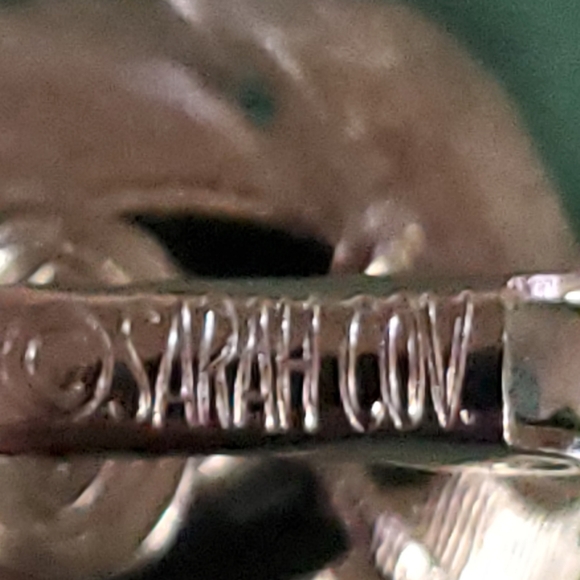 Vintage Clip-on Earrings - Picture 5 of 6